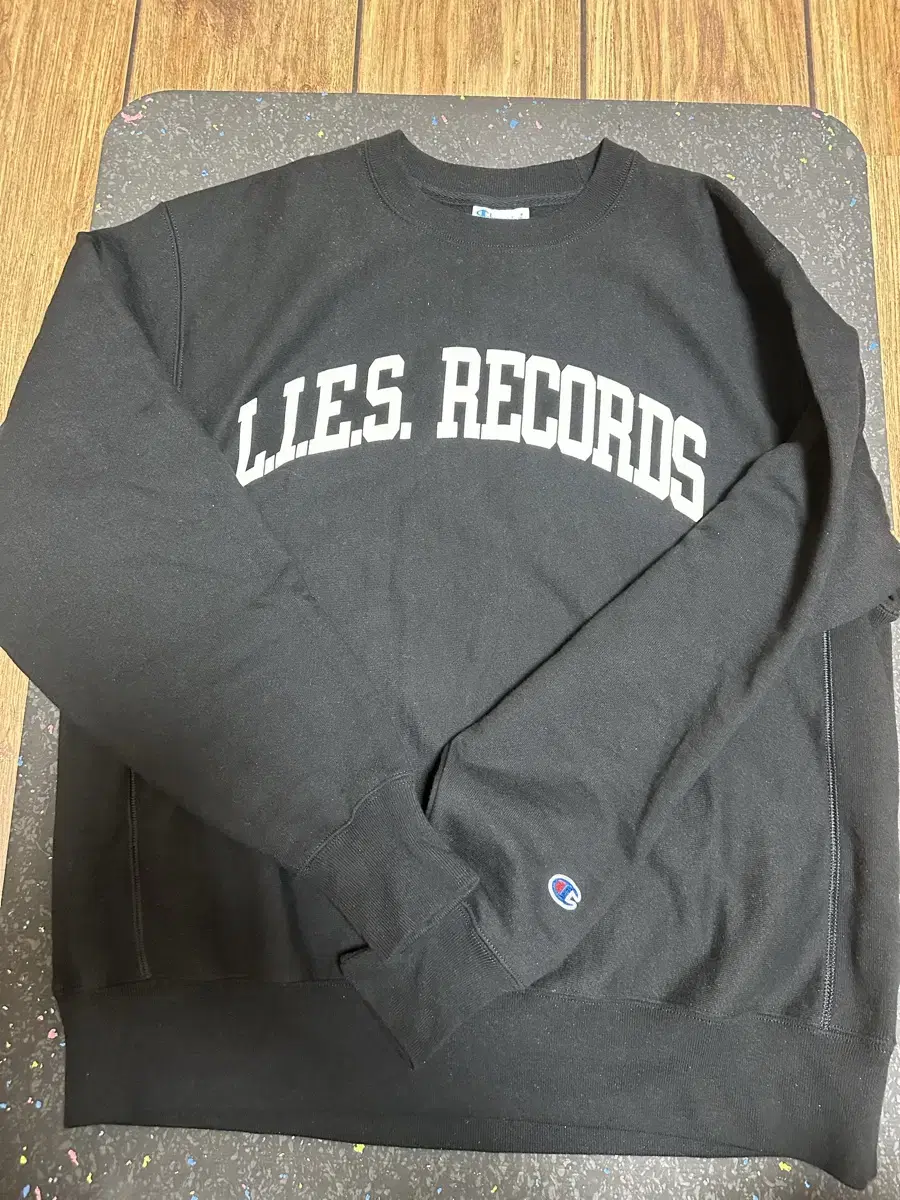 L.I.E.S records 챔피언 맨투맨 라지